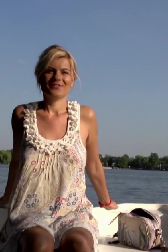 Jasmin Rouge - German outdoor pissing