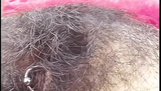 Echte lesben-liebhaberinnen lecken muschi im freien