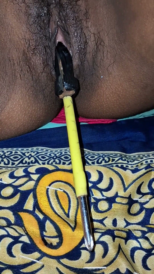 Erotic morning pussy masturbation - this cute girl has an orgasm | Clip 1