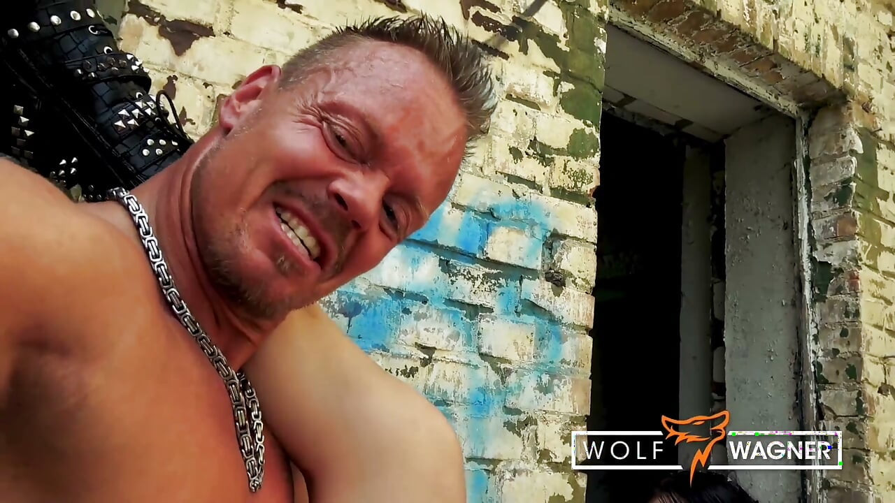 Sexe en extérieur – chaude salope emo gothique alternative ado