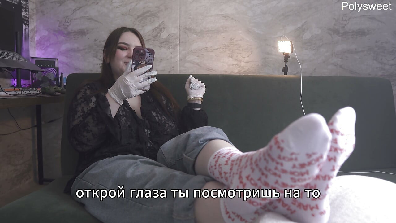 Poveste porno SP - Fata cu mănuși din latex a futut un tip cu strapon și pizdă (rusă, femdom, cunnilingus, pegging)
