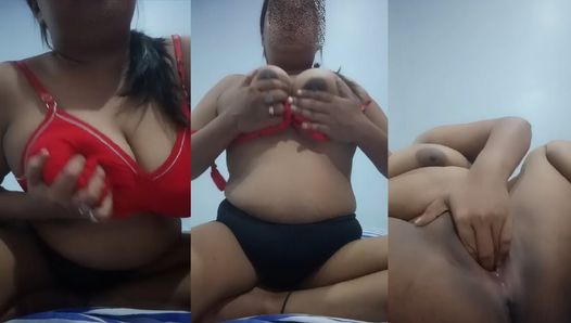 India mostrando grandes tetas y coño durante video llamada