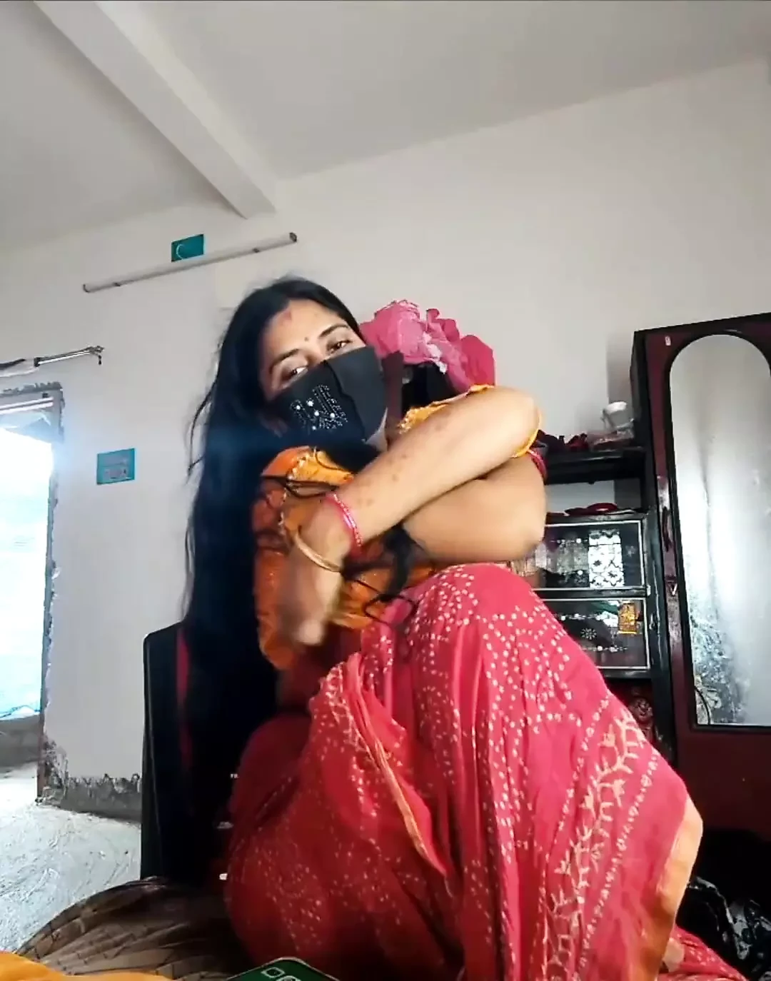 Indian Desi Beautiful Bhabi First Appearance on Cam
