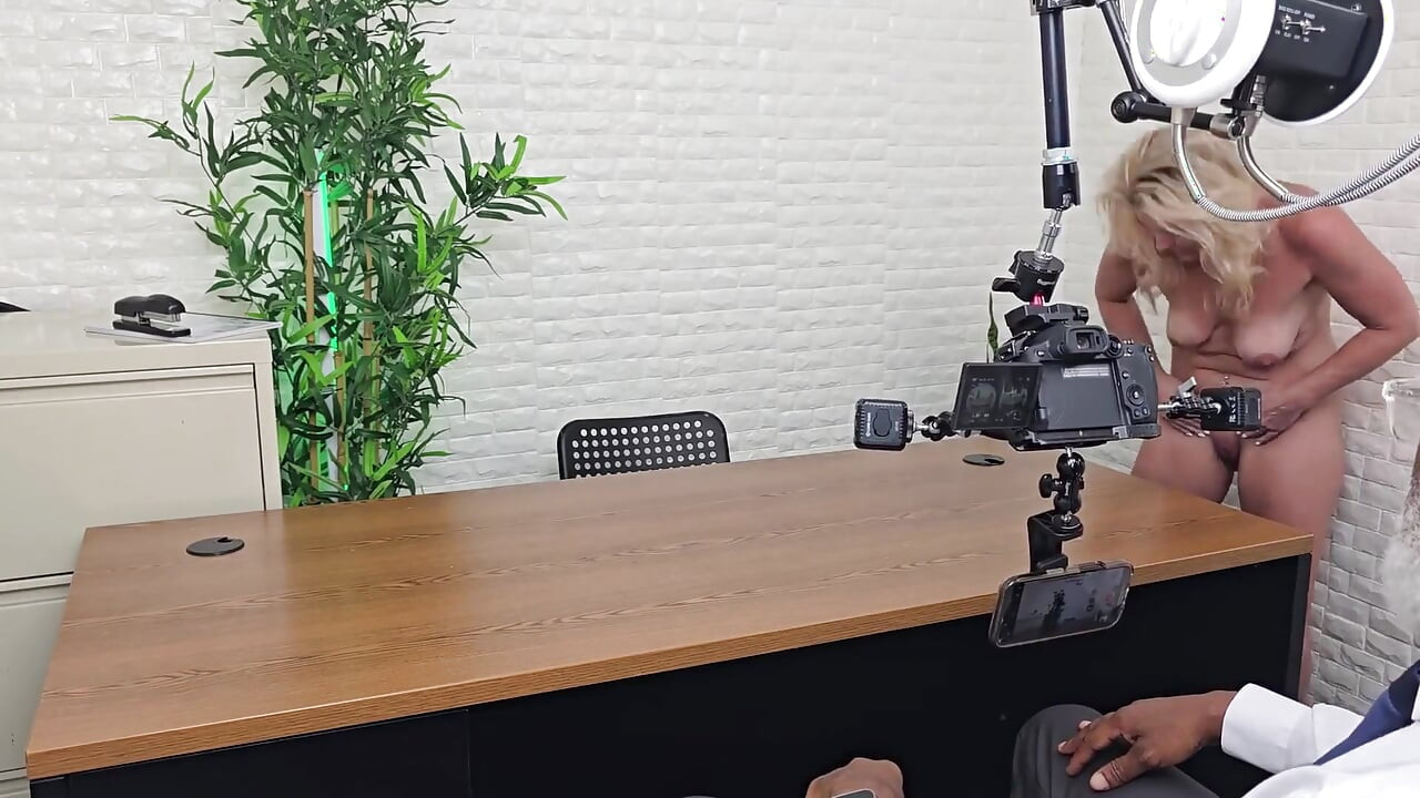 Married Parent Fucks the Principal Huge BBC in His Office