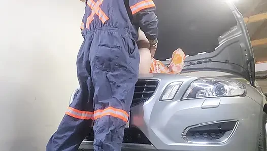 Could Nt Pay the Mechanic so I Offered Him Some Pussy