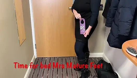 Mrs Mature Feet back in hotel after a night out with the Girls