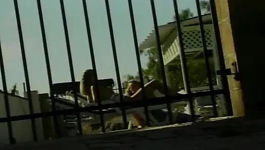 Verführerische blonde schätzchen genießen heiße lesben-action