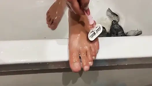 Stepsister in Shower