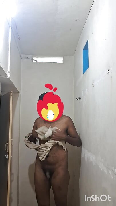 Lelaki Mallu India bogel di kolam renang