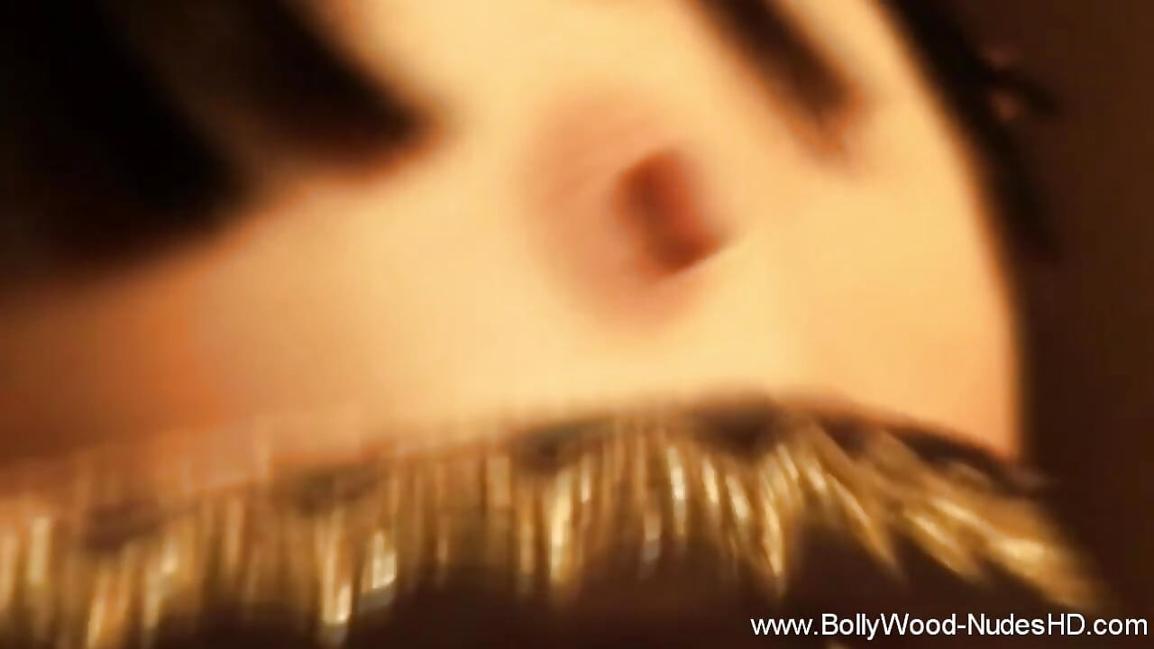 Deva's Sensual Midsection Focus
