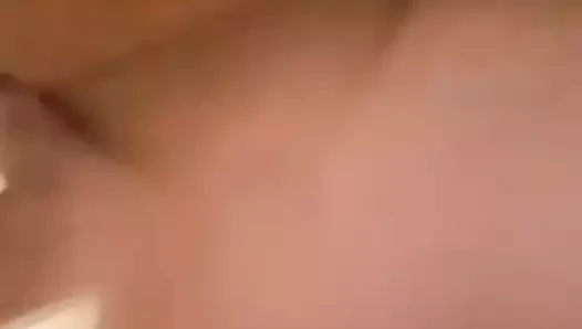 Büyük, güçlü bir yükü ovuşturuyorum.