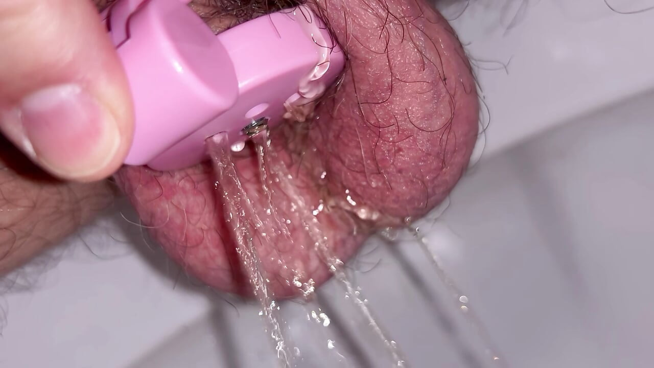 קילוף בכלוב הפוך בעבודה בזמן צניעות