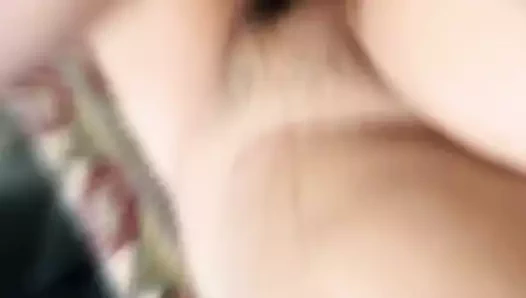 Tante liebt meinen schwanz so sehr, sie nimmt meinen ganzen schwanz in ihren arsch.