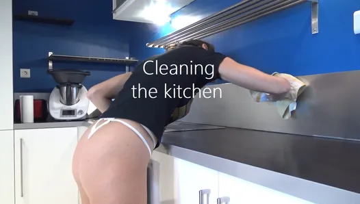 Cleaning the kitchen for Lety Howl