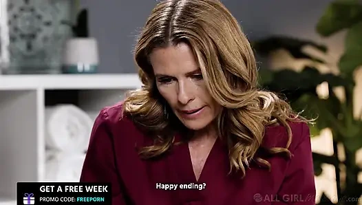 ALL GIRL МАССАЖ - Reya Lovenlight преподает Bratty Emma Rosie урок с жестким лесбийским массажем