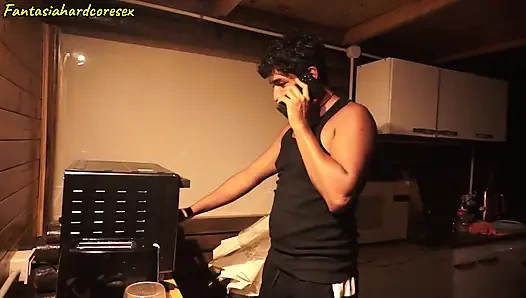 Alison ile yoğun bir antrenman seansı, kişisel antrenörünün ereksiyonla olduğunu görmekten hiç zorlanıyor