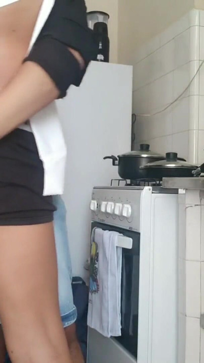 Mein stiefbrud wartete lange darauf, zu essen, was er sich wünschte, aber ich wusste nicht, dass es mein jungfräulichen arsch sein würde | Clip 1
