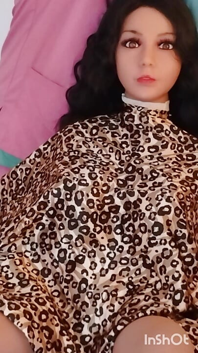 Lindsey haircutting cape modeling session busty sex doll