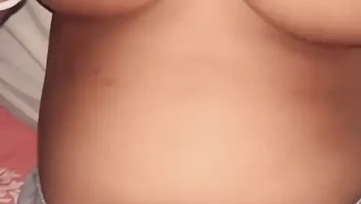 Foreplay toket besar ibu rumah tangga desi, membelai, handjob & boobjob