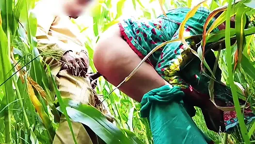 Seks threesome hot di luar ruangan