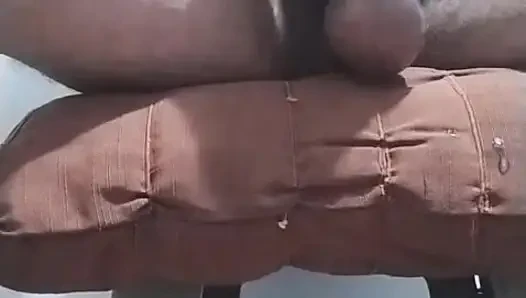 Porno ve taşak sedyesi ile boşalıyor