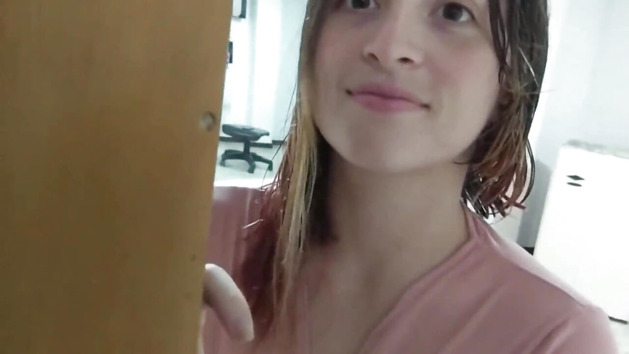 THE GIRL PREFERS TO PAY THE RENT WITH HER BODY THAN WITH EDINERO PART 1
