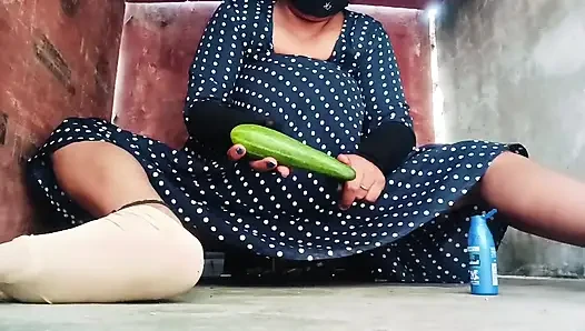 Desi Woman Cucumber sex big big Cucumber and big pusssy