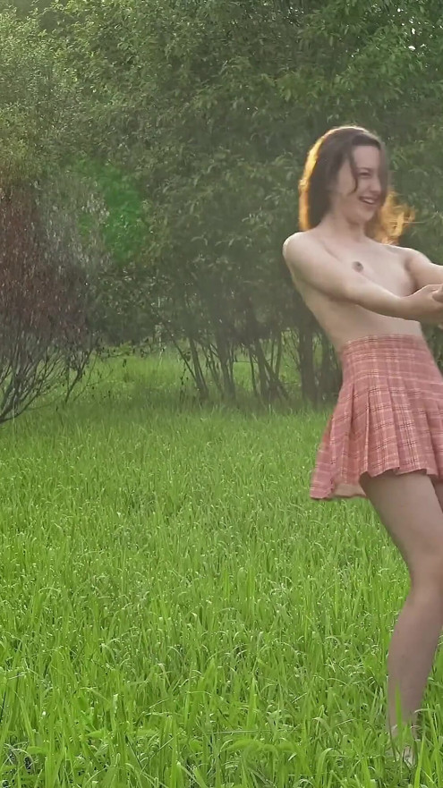 Hot Chicks Lick Clits in Field