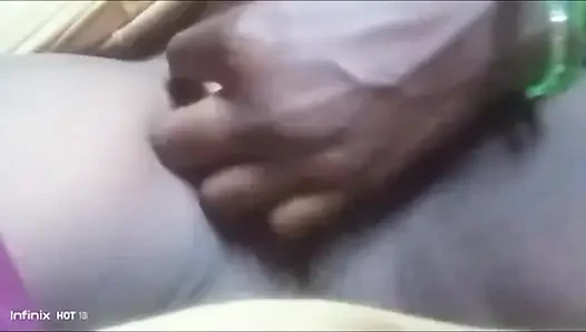 Amcık kıllarım uzun oldu, onu temizlemeliyim.