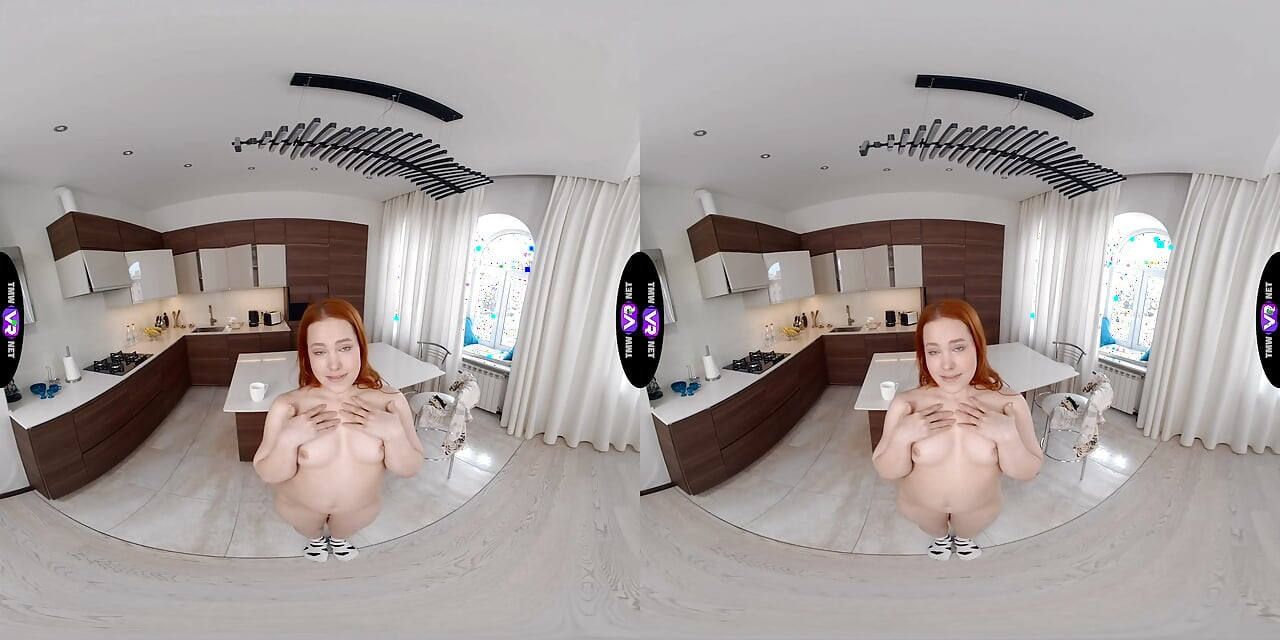 Excitată Nicole Murkovski sare peste ceai pentru masturbare de dimineață - TeenMegaWorld