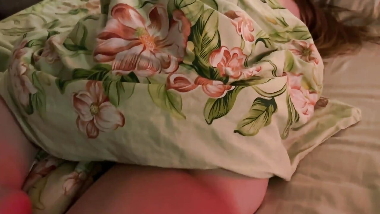 큰 엉덩이로 여친 따먹기