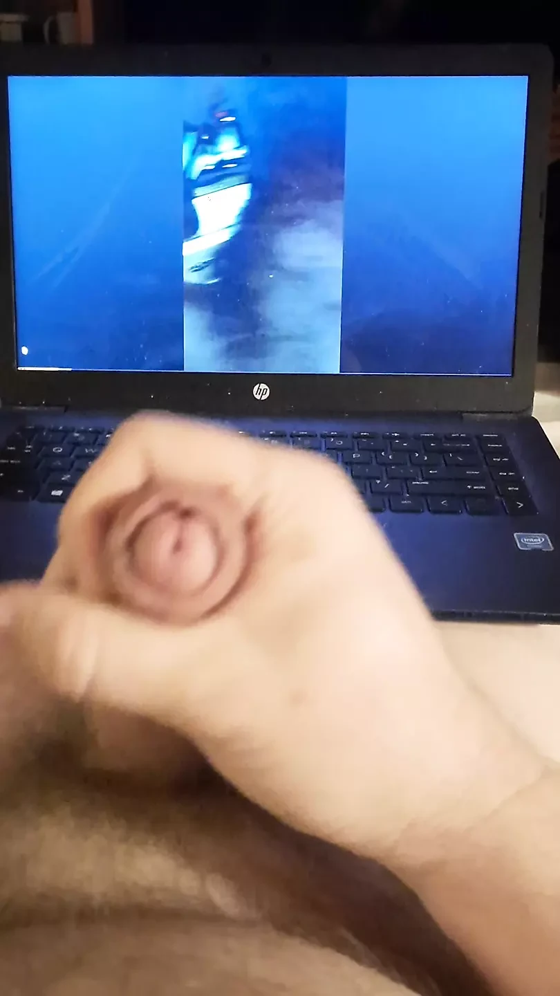 Moi en train de me branler devant du porno