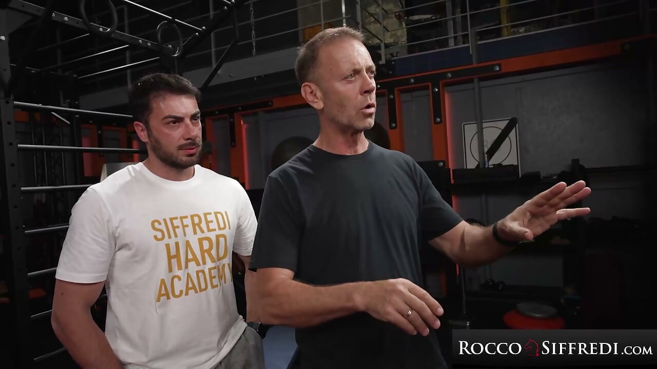 ROCCO SIFFREDI - İtalyan Sürtükler Dev Grup ORGİ'sinde Cumswap Yapmadan Önce DP'leniyor