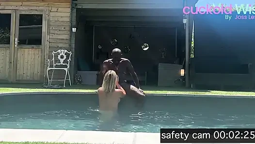 Lumacarie Gets Fuck at Swiming Pool