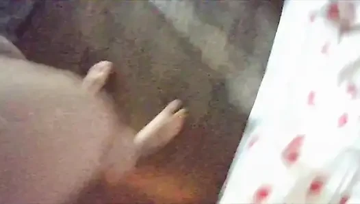 Pengkhianatan nyata. Teman menyetubuhi istriku di pantat.