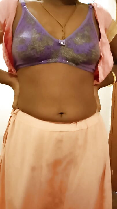 Bini desi Tamil Berpantat Besar Renu mengusik dalam Saree Post-hotel - Filem cuckold! Indianhotwifex