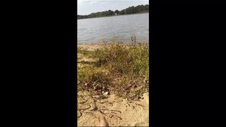 Minha esposa peituda no lago