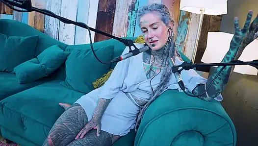 Aku berbicara tentang f - fear - asmr podcast sfw berbicara tentang gadis gothic bertato rambut gimbal