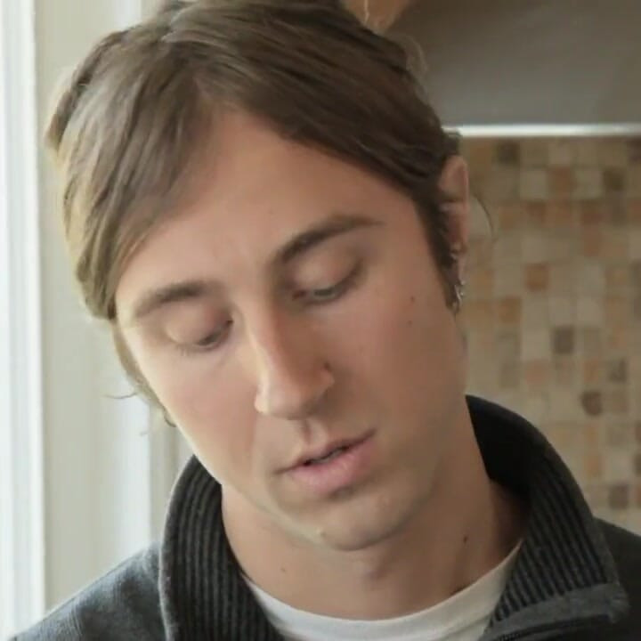 MILF latina seksi dikongkek dan kejam oleh dua pencuri