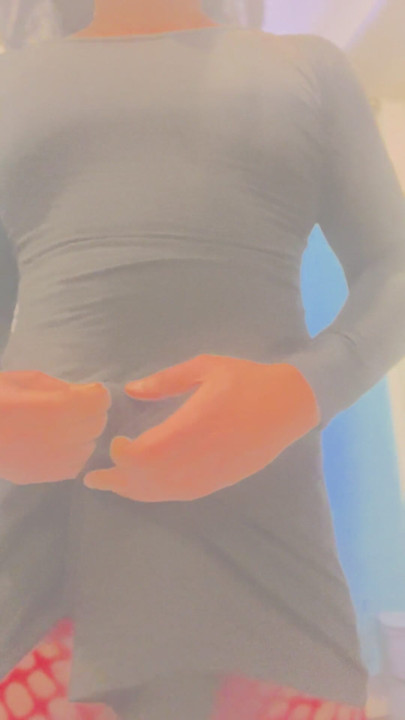 Mariquita jugando con su juguete