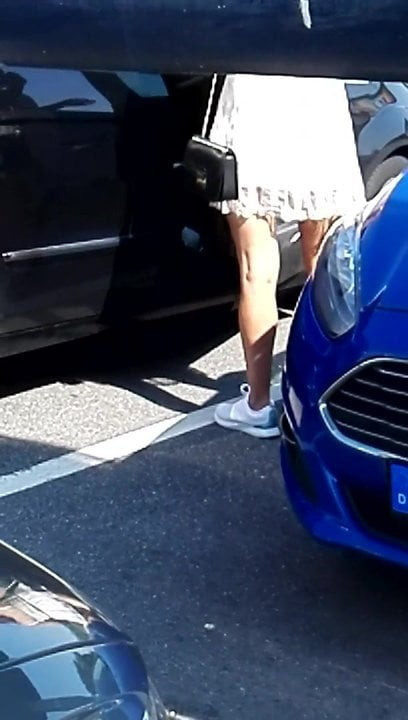 Legs between cars
