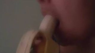 Bbw possiede una troia che gag su banana