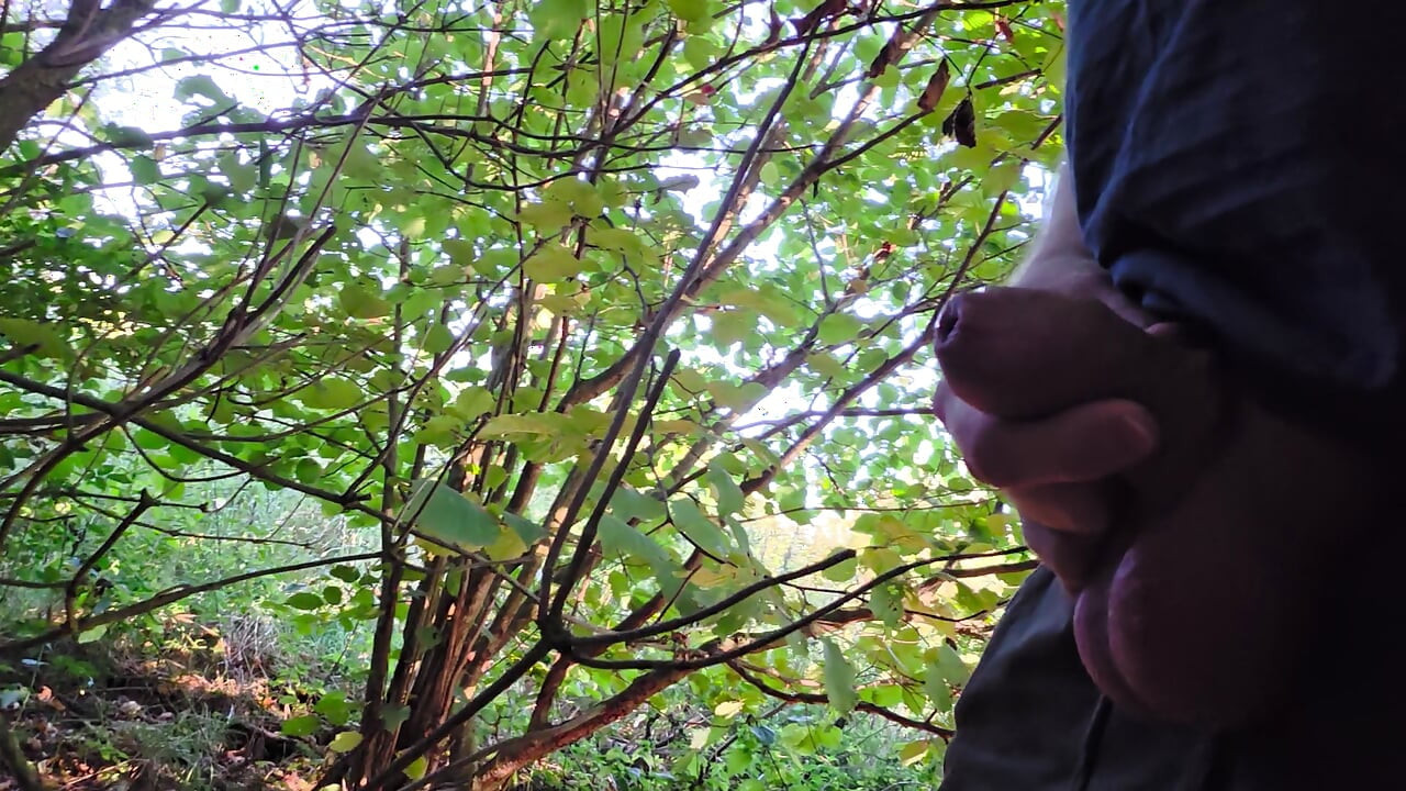 Horny peeing outside