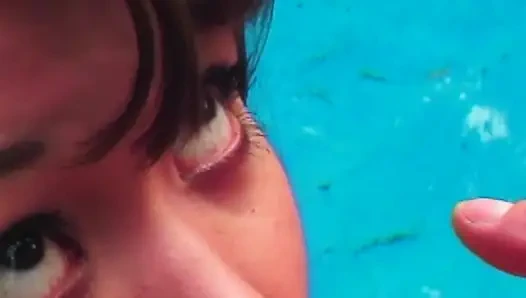 College Confessions: Heißer Pool-Sex mit asiatischer