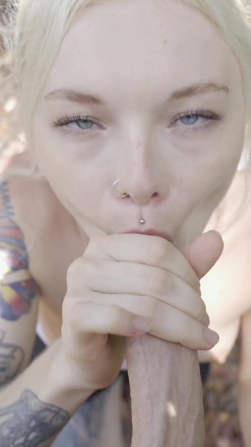 Juicy blowjob from horny blonde in the woods with facial. Karneli Bandi