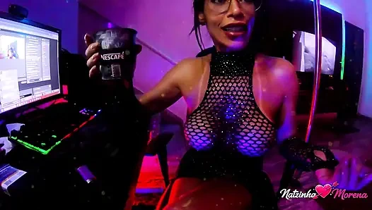 Heykelsi vücut, kışkırtıcı tutum