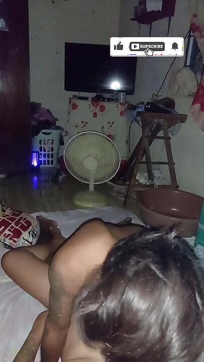Anh ấy luôn muốn ăn thức ăn của mình.