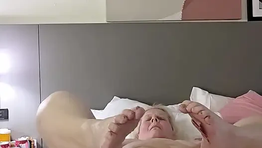 Kocası üçlü grup seks yaparken çığlık atıyor