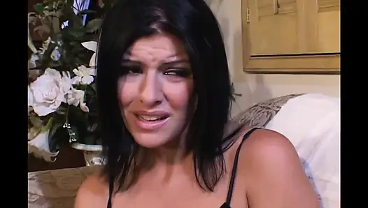 Taryn Thomas wird hart von Nick Easts großem Schwanz gefickt