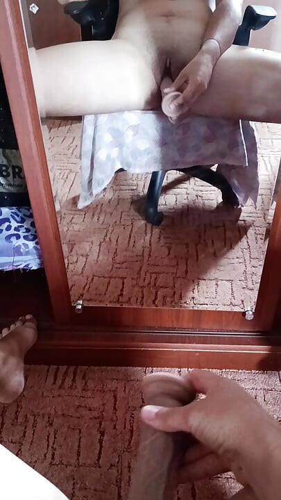 거울 앞에서 혼자, 딜도로 자위하는 POV